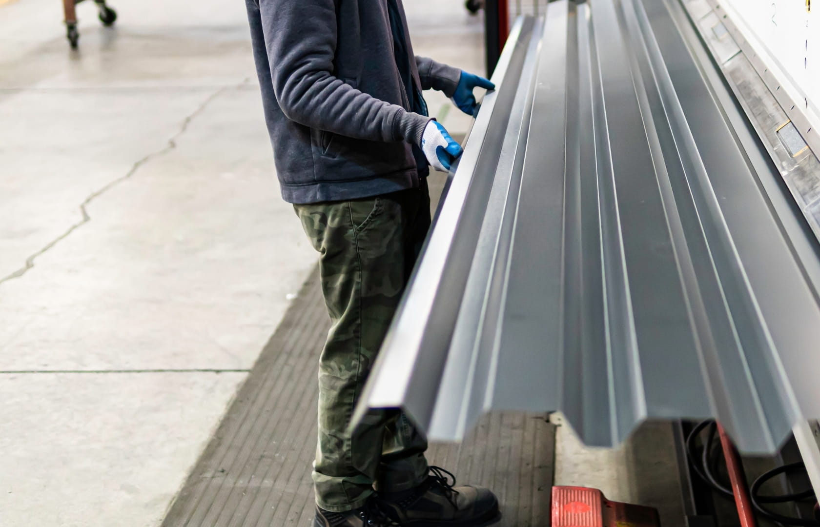 Struttura in legno per tetto a falde realizzata dal team di Donada SA